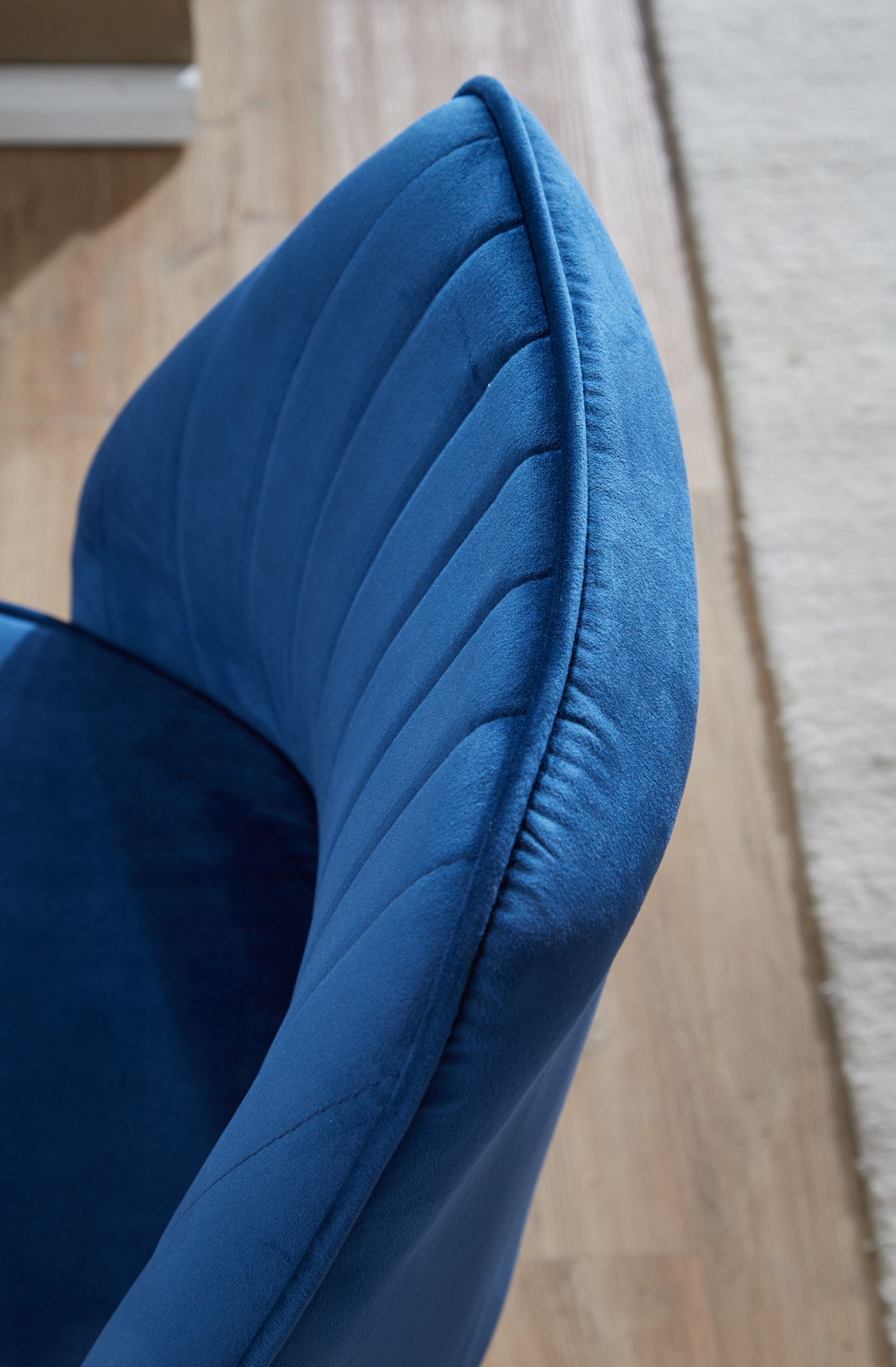 Bureaustoel donkerblauw velvet design draaifauteuil met rugleuning