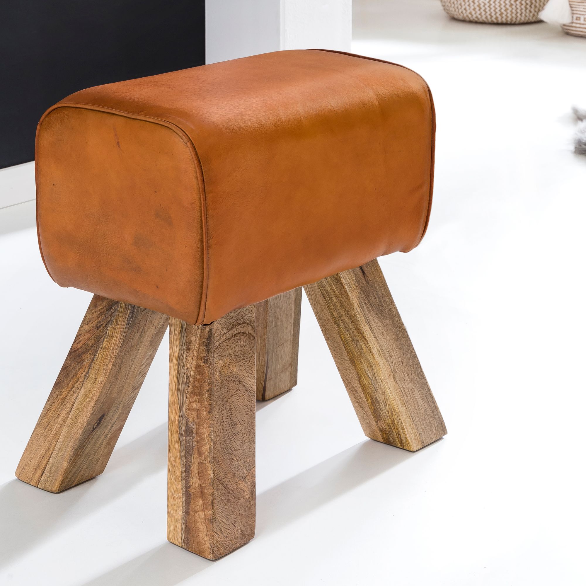 Ontwerp draai bock stool brown 40 x 30 x 47 cm