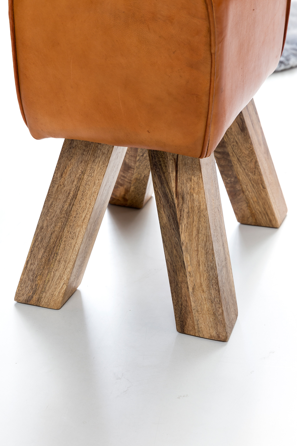 Ontwerp draai bock stool brown 40 x 30 x 47 cm