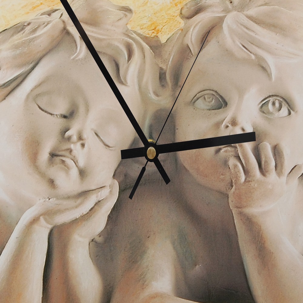 Horloge murale avec dessin d'anges de couleur beige fabriquée en hdf et papier satiné feeby-02